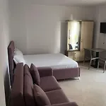 Hotel Mario, Shëngjin
