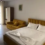 Hotel Mario, Shëngjin