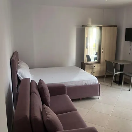 Hotel Mario, Shëngjin