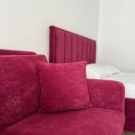 Hotel Mario, Shëngjin