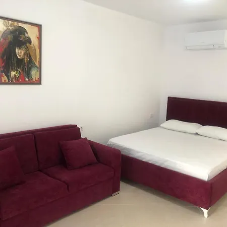 Mario, Hotel Shëngjin