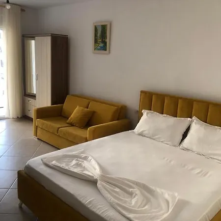 Hotel Mario, Shëngjin